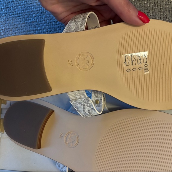Michael Kors Flat Logo Sandals Vanilla Leather Trim 9M - Picture 10 of 13